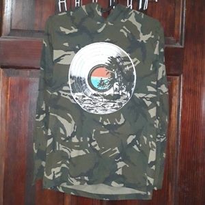 Old Navy Boys Tee Size 14-16